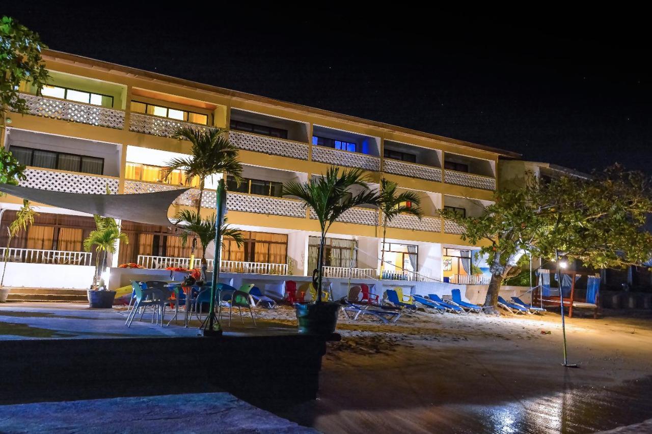 Sand And Tan Beach Hotel Ocho Rios Bagian luar foto